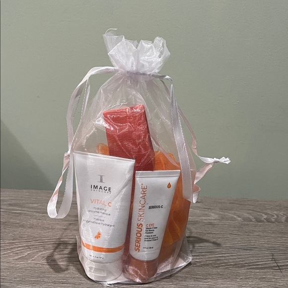 Vital C Skincare Set / 4 items - Picture 4 of 4